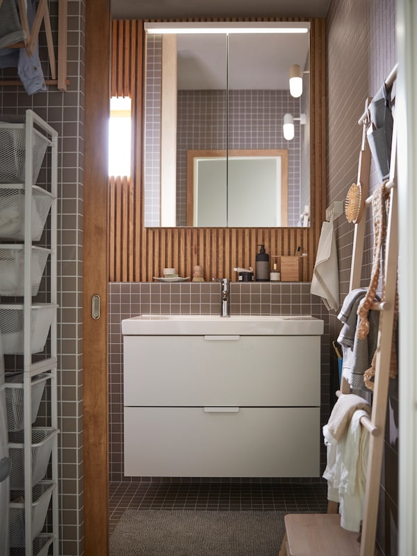 A birch VILTO towel stand
