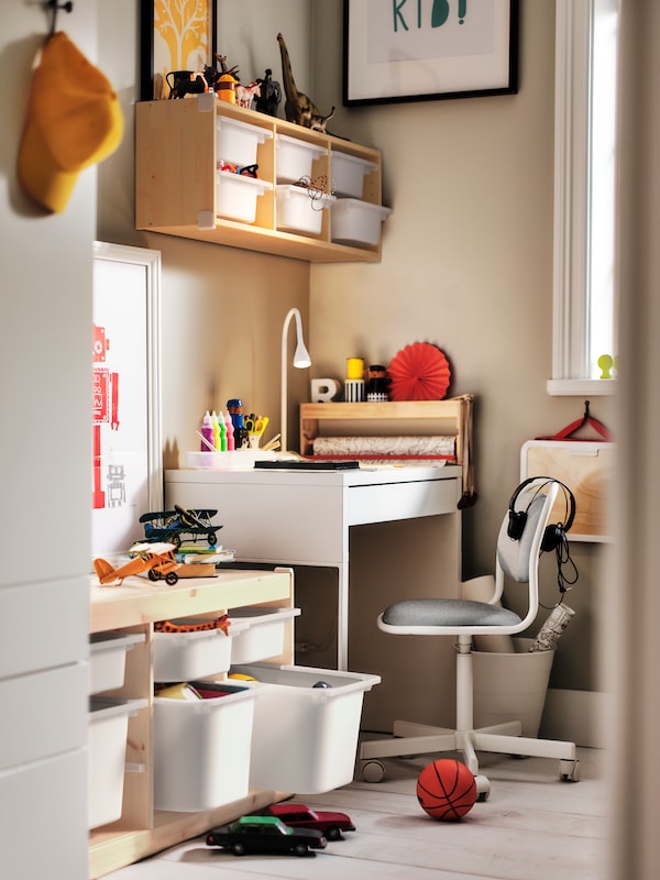 A white/Vissle light grey ÖRFJÄLL children's desk chair