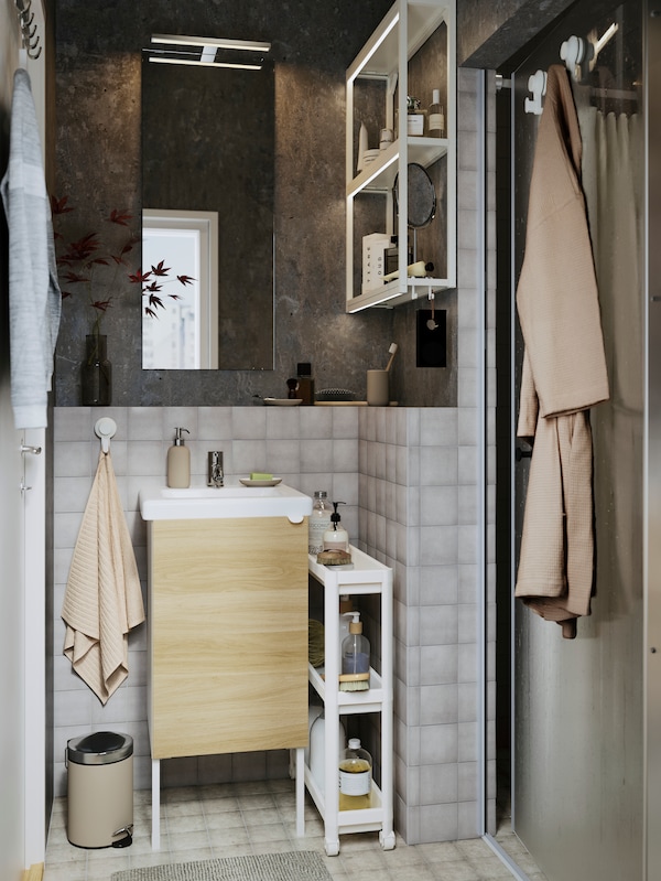 A beige BJÄLVEN bath robe in the bathroom